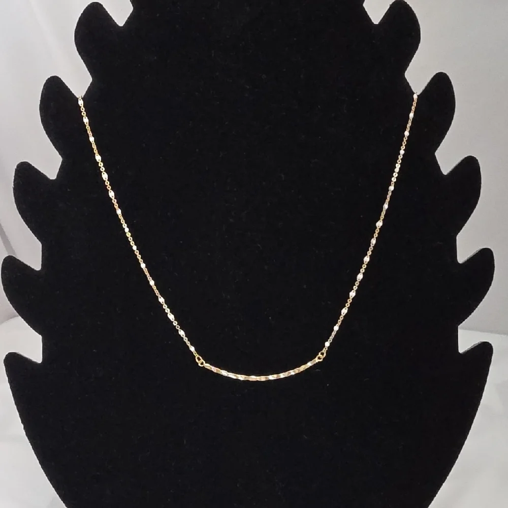 Elegant Gold Chain Necklace with subtle white beads - Picture 2 of 7